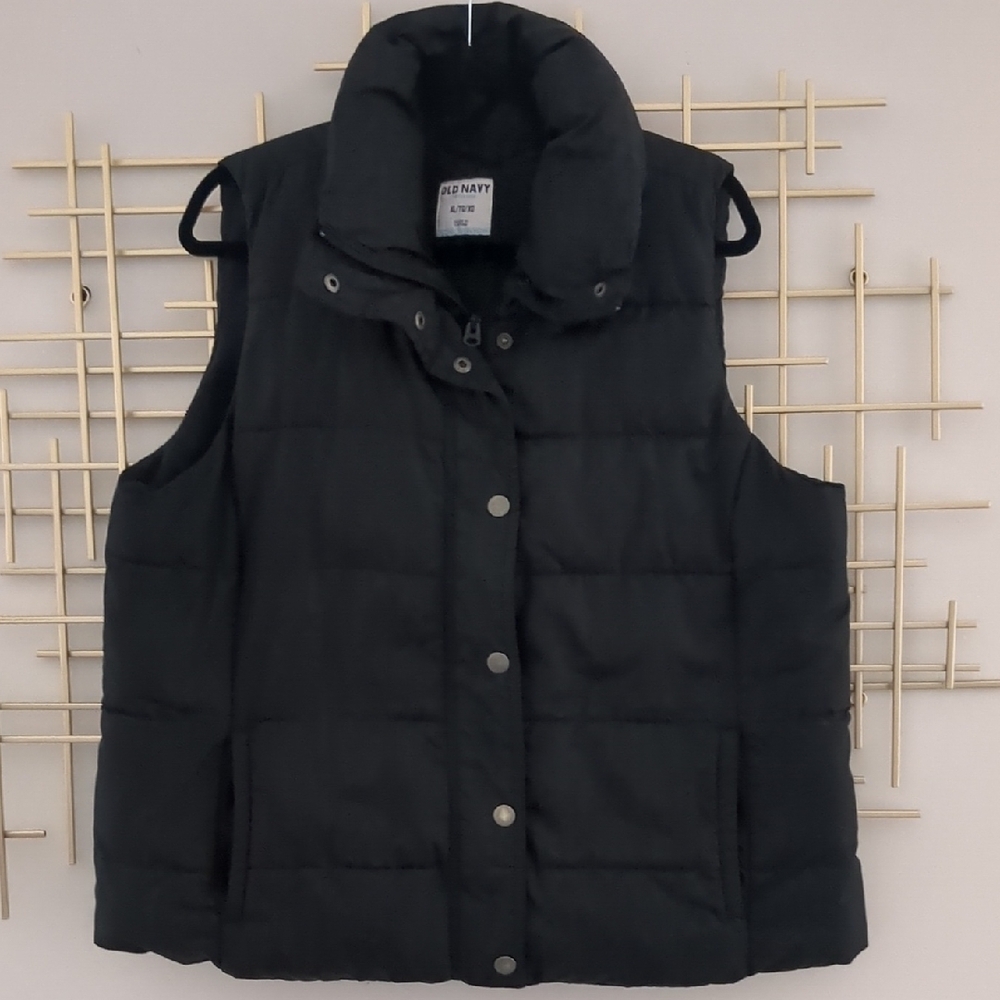 Old Navy Black Puffer Vest